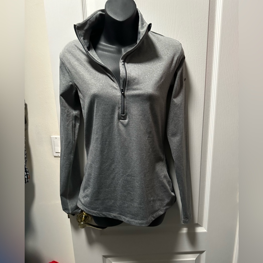 Nike dri fit long sleeve workout top size medium